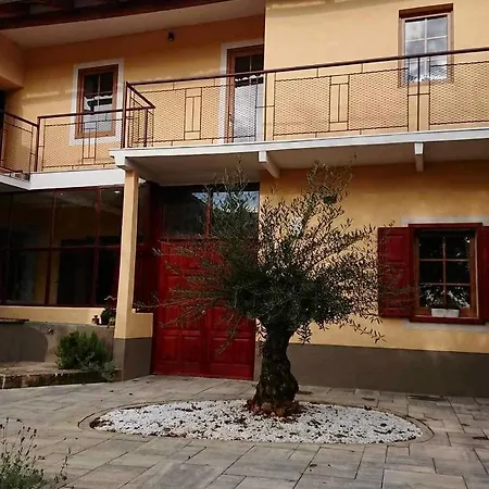 Апартаменты Kraska Nisa Комен